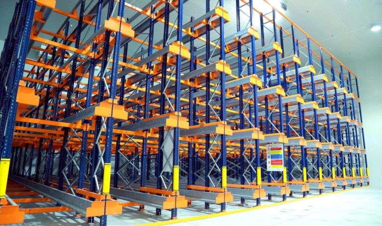 Racks in warehouse - Infrastructure